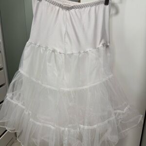 Women's Petticoat Crinoline Mid- Length. White Size Medium 8-10